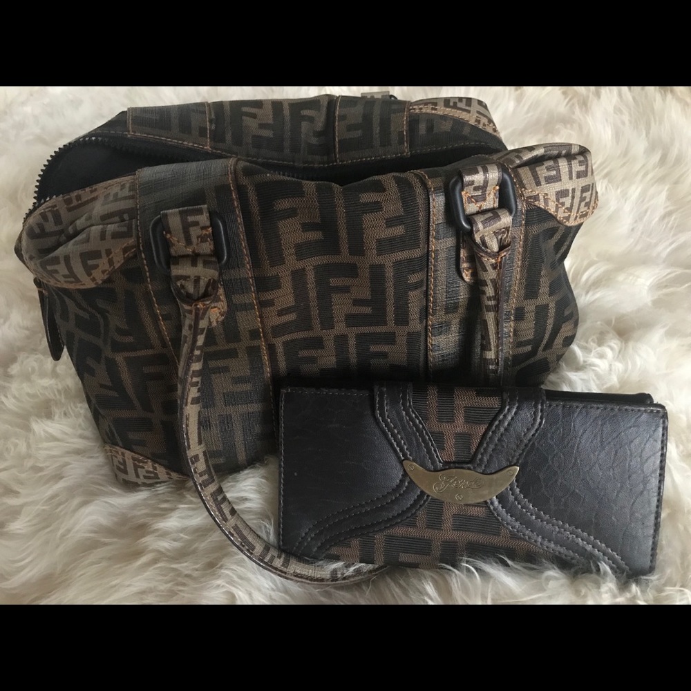 Gorgeous Authentic Vintage Fendi Satchel 🎁🎁🎁